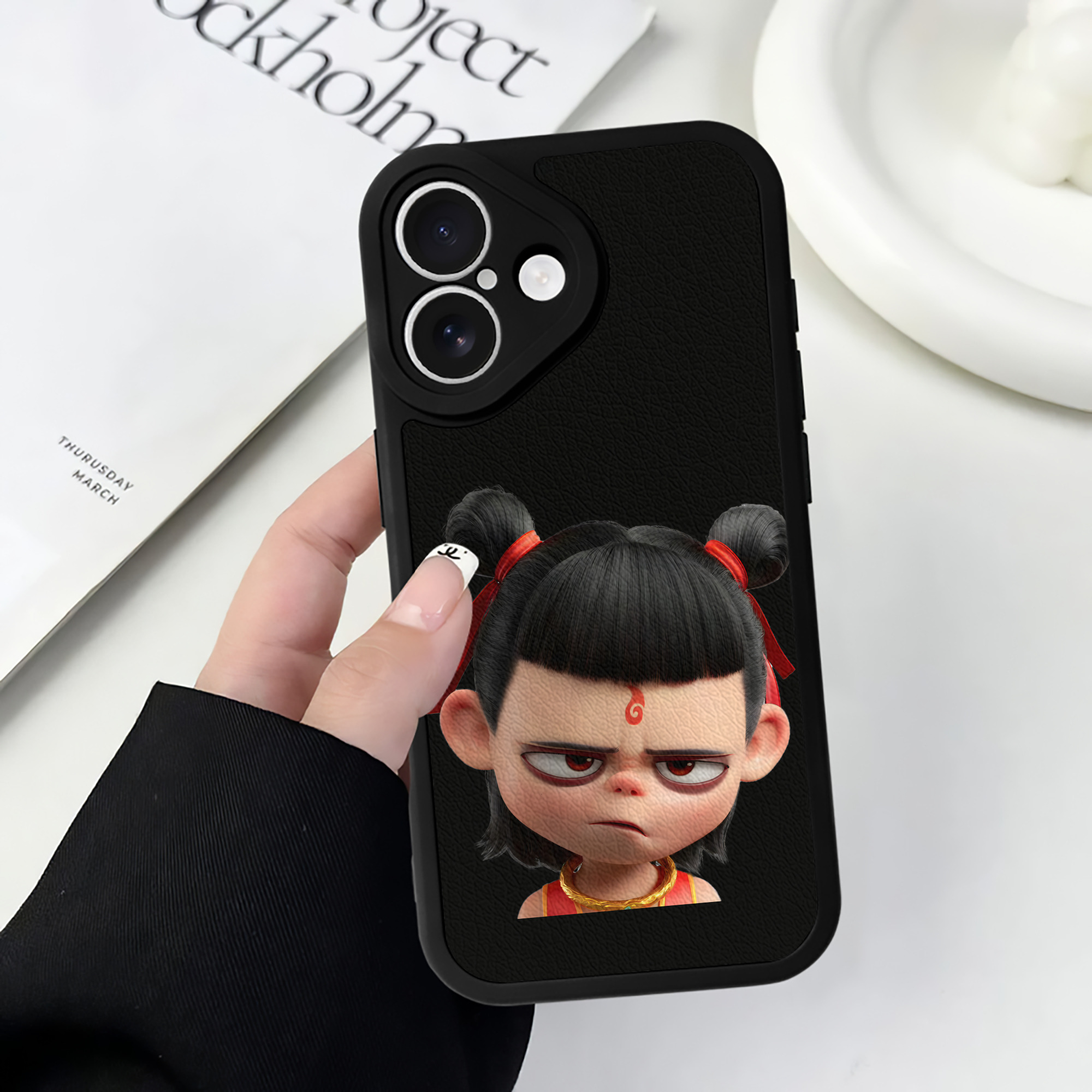 （画像用） Ne Zha 2 ナタ 魔童の大暴れ 【iPhone 16シリーズ対応】シリコンスマホケース（レザー調） 材質：シリコン